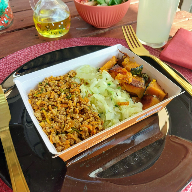 Carne moída com cenoura + Repolho refogado + cabotiá rústica