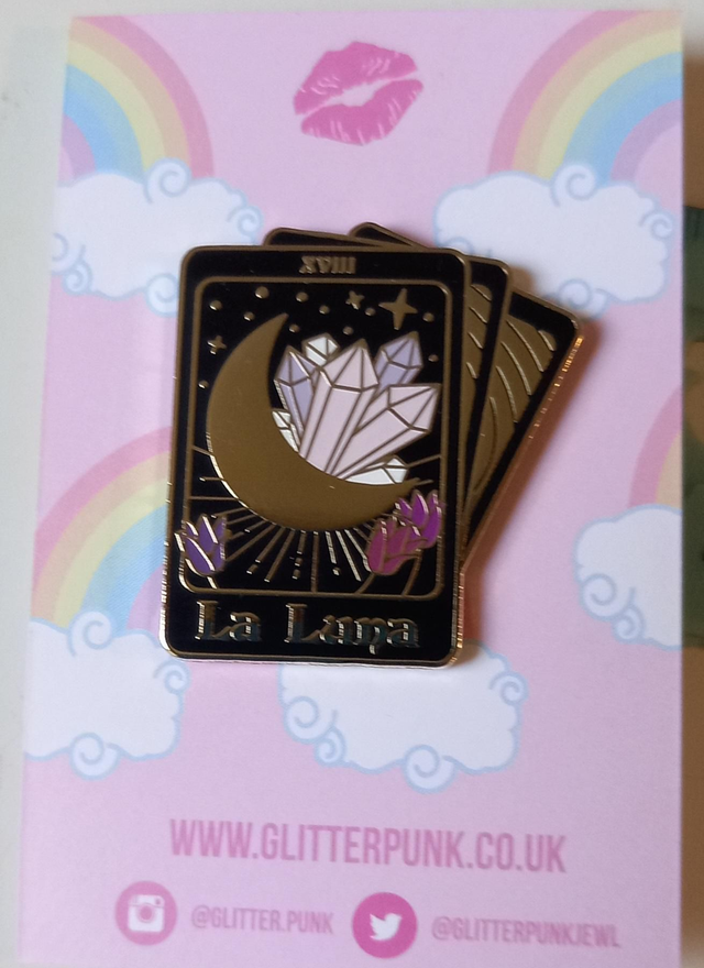 Spilla con illustrazione 