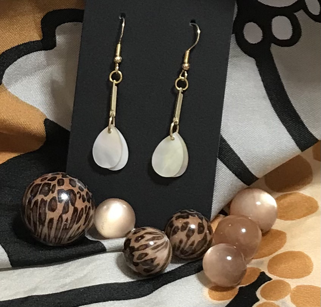 Cream Dangling Earrings - CDE15