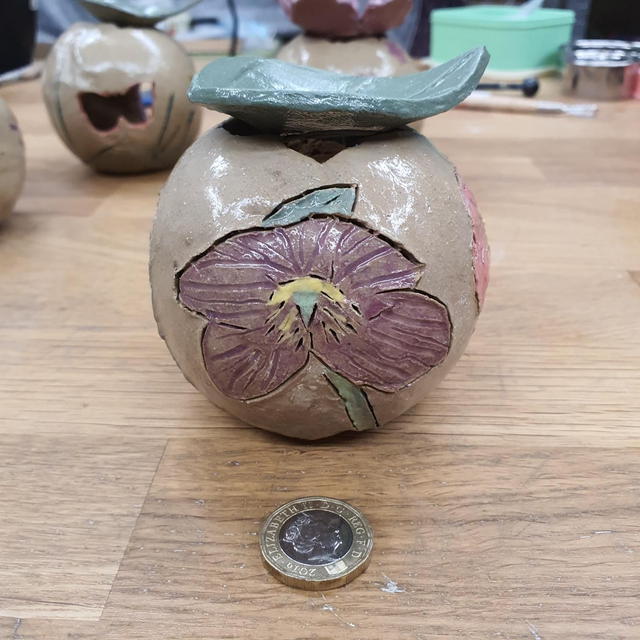 Hellebore / Christmas Rose decorative tealight holder / wax burner