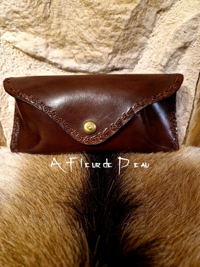 Étui à lunettes en cuir marron