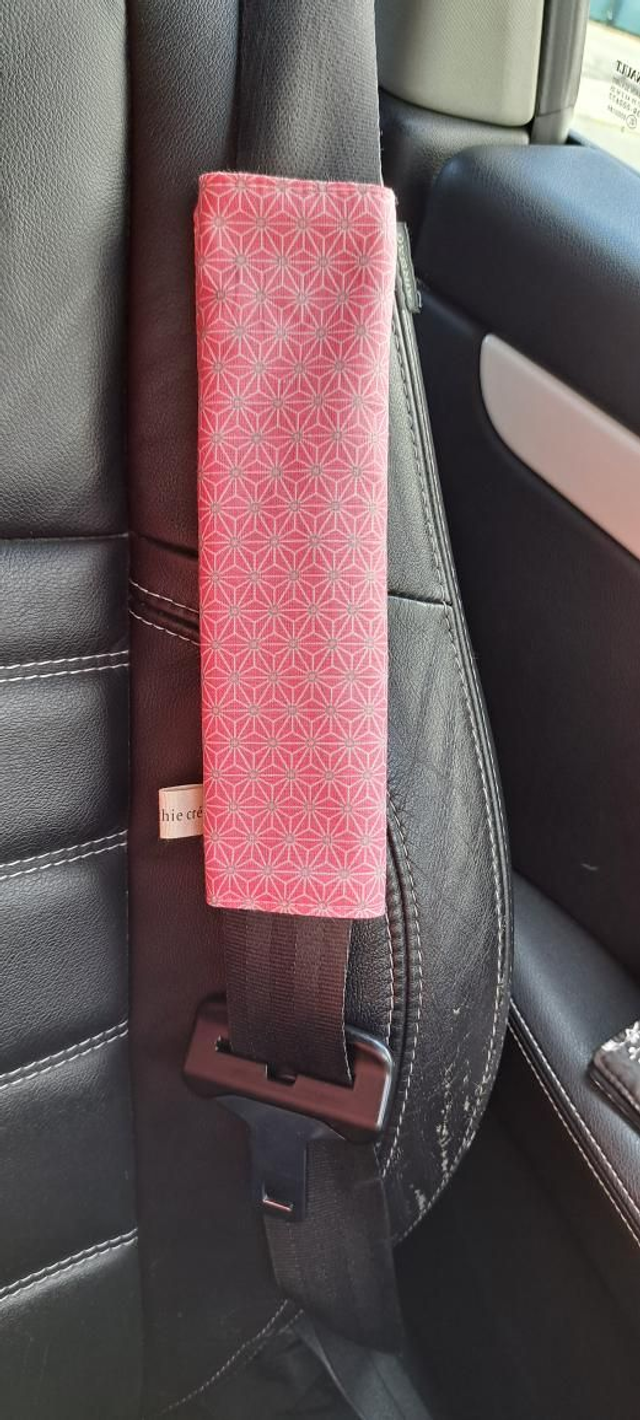 Protège ceinture sécurité saki rose