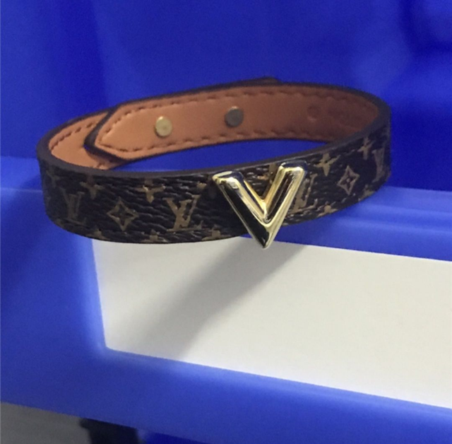 Bracelets LV avec coffret 
