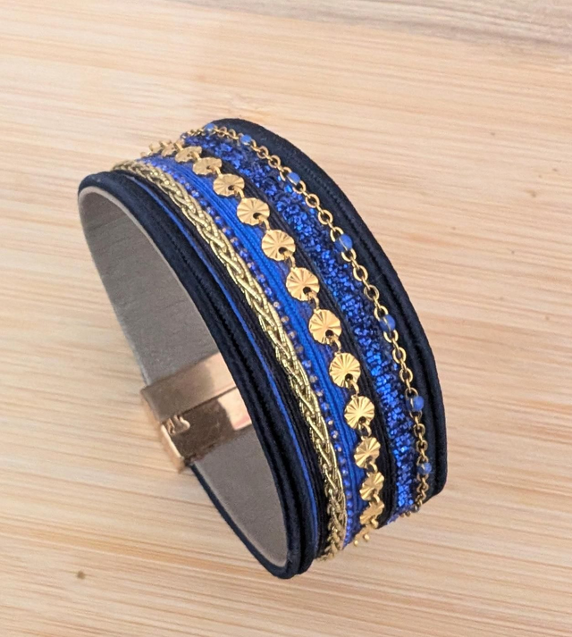 Nuit bleue aux feuilles d or