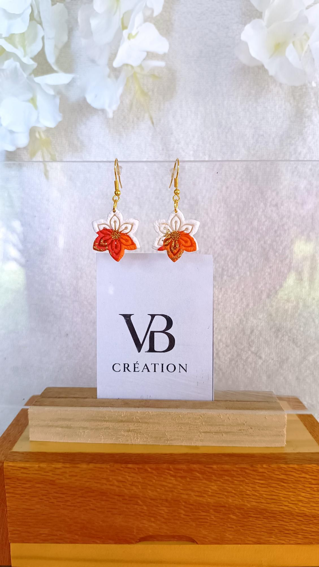 Fleurs mats blanches rouges et oranges 