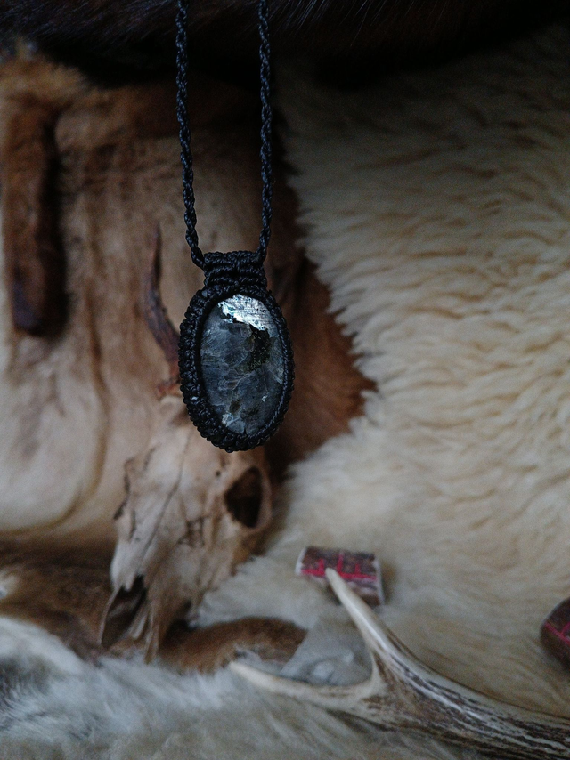 Gardien des Fjords – Larvikite