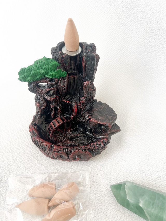 Incensário Cascata Montanha com Árvore - Modelo II