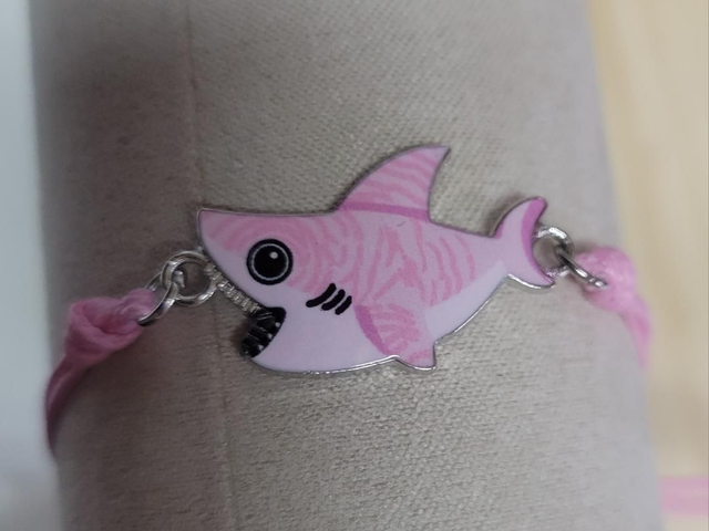 Bracelet simple requin rose