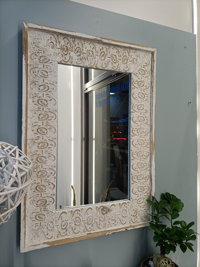 Specchio shabby 49x78 con cornice in legno