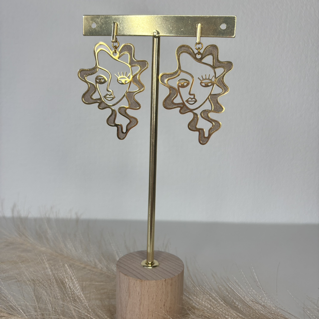 Boucles d’oreilles, femme bronze