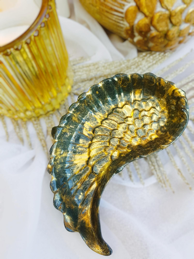 Little trinket dish- emerald green wing with gold