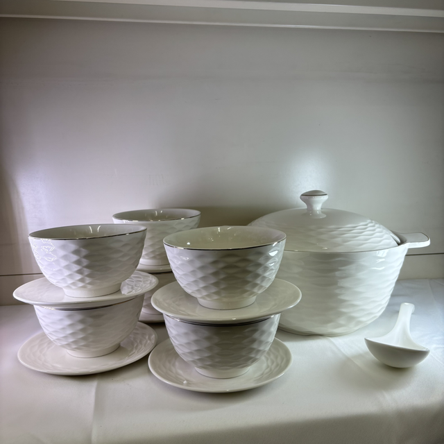 Service à soupière en fine porcelaine bordure rose gold