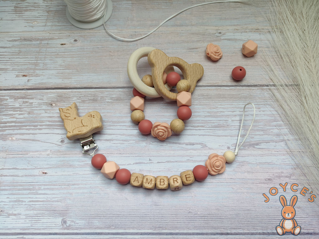 Attache tétine rose fleur - Modèle Ambre - prénom 6 lettres max 