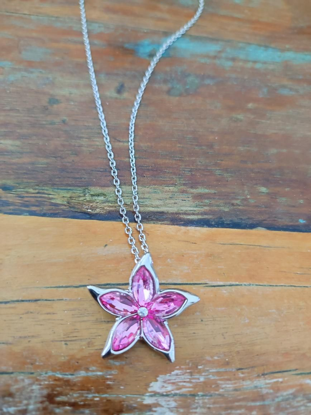 COLLIER PENDENTIF FLEUR DU BONHEUR