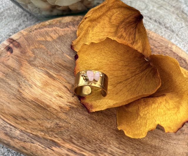 Bague acier inoxydable doré et quartz rose « Jen » (collection octobre rose)