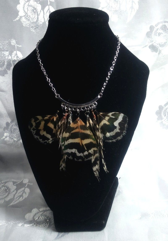 Collier pendentif à plumes de paon (Plusieurs modèles)