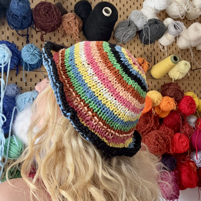 CHAPEAU MULTICOLORE 