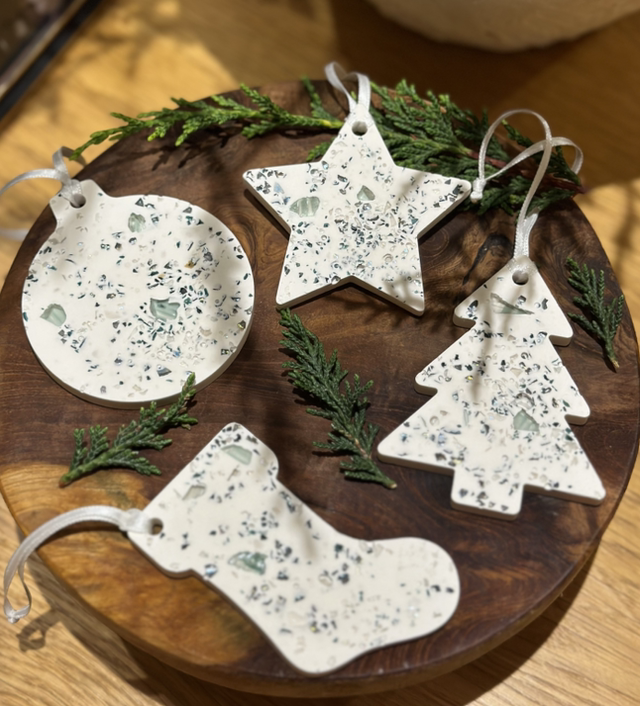 JESMONITE SET OF 3 BAUBLES GREEN