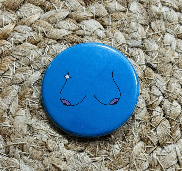 Badge &quot;pour les meufs&quot; boobs mimi