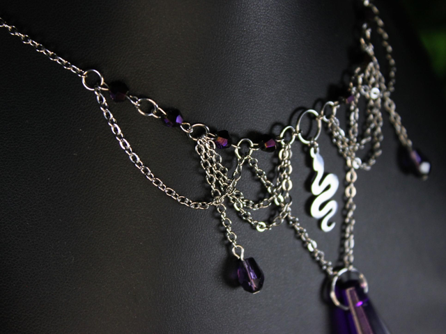 C0037 • Collier PLUM VAMP