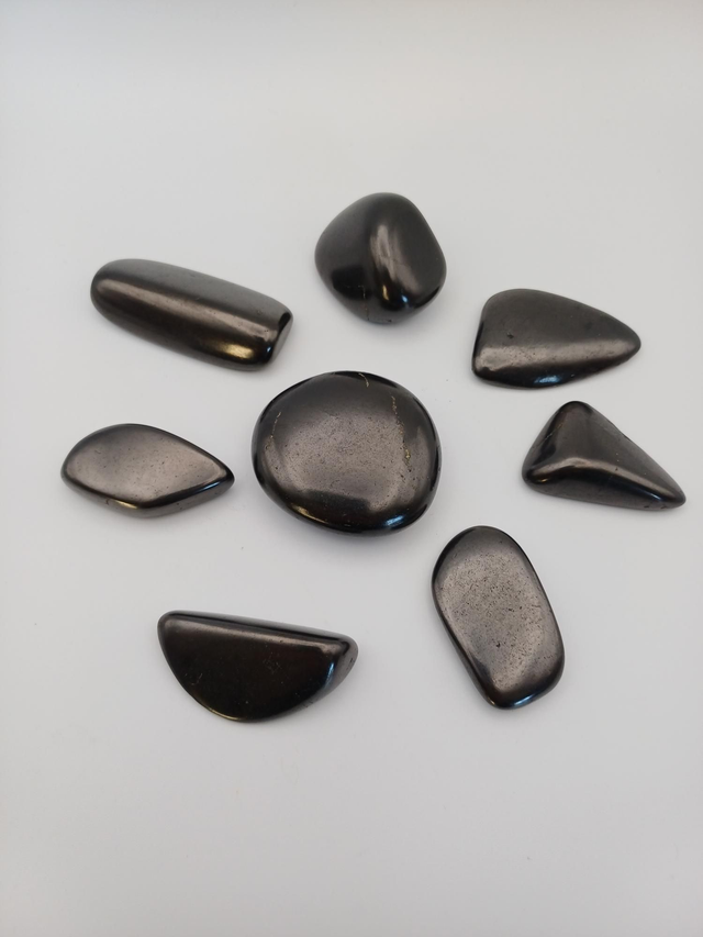 Shungite (pierre roulée) taille S