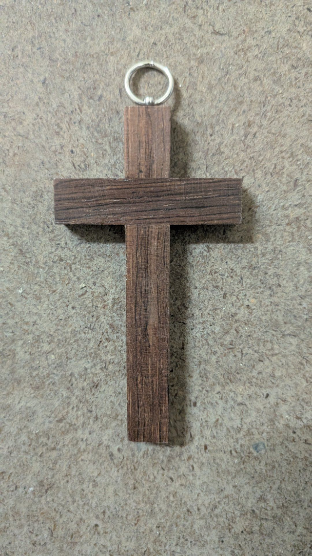 Croix en bois pour la piaule
