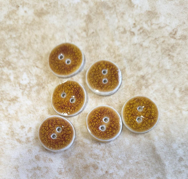 Boutons orangés tâchetés 