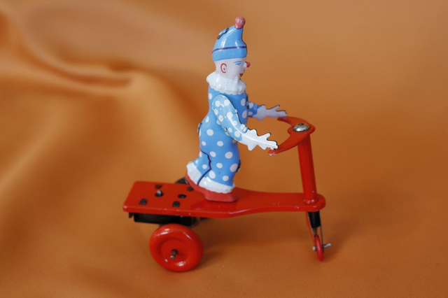 Blechspielzeug Clown auf Dreiroller