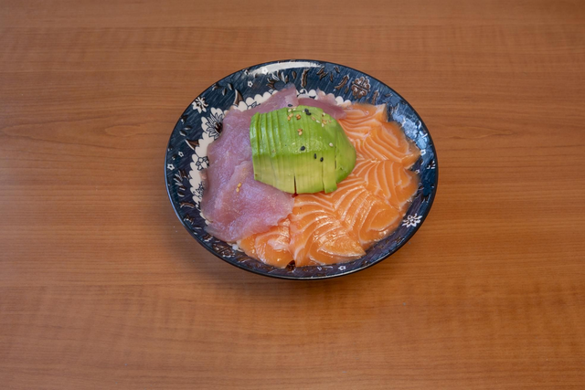 Chirashi Mixte thon saumon avocat 
