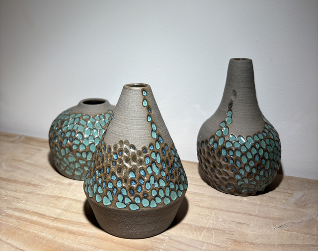 Lot de 3 soliflores en grès gris émaillé