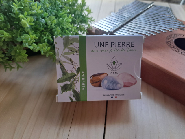 Savon avec pierre surprise à l'intérieur, senteur verveine