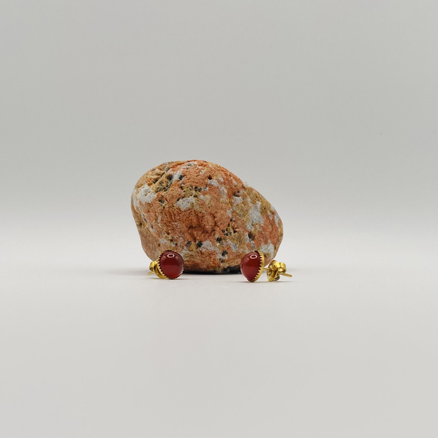Clous d'oreilles Suzanne - agate rouge