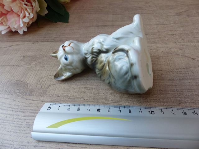 Vintage Figurine Adorable Chat Assis en Porcelaine Taïwan Collection Chat Cadeau Ami Famille Anniversaire Fête Décoration Intérieur Maison