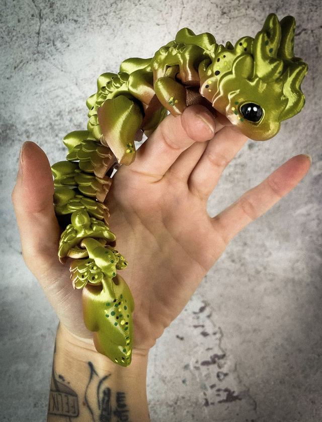 Drak Kaida baby zlatý