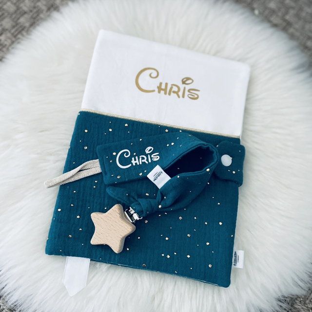 Box protège carnet de santé + attache tétine 