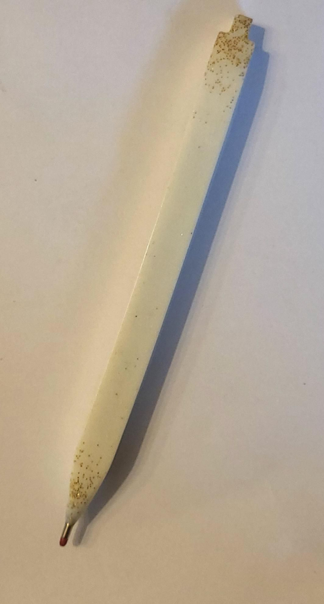 Crayon blanc doré