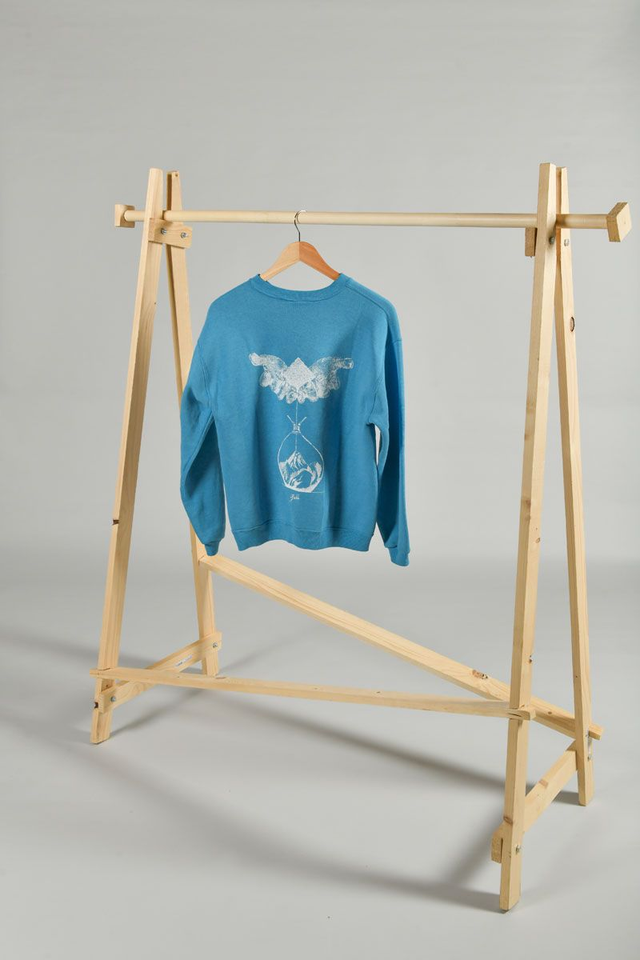 Sweat bleu seconde main sérigraphié – Œuvre main en sablier