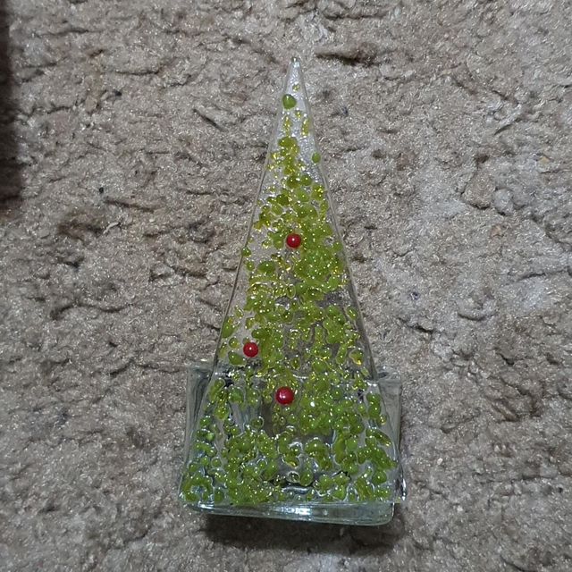 Medium Glass Xmas tree tealights - lt green tree red baubles