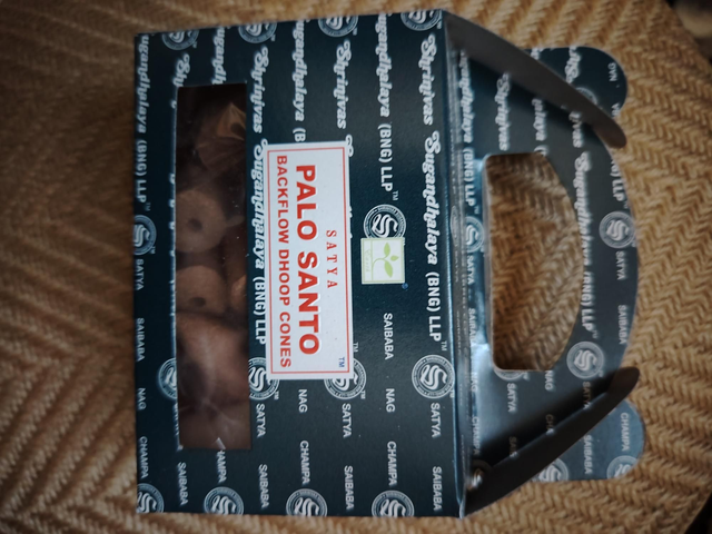 Cone backflow palo santo 