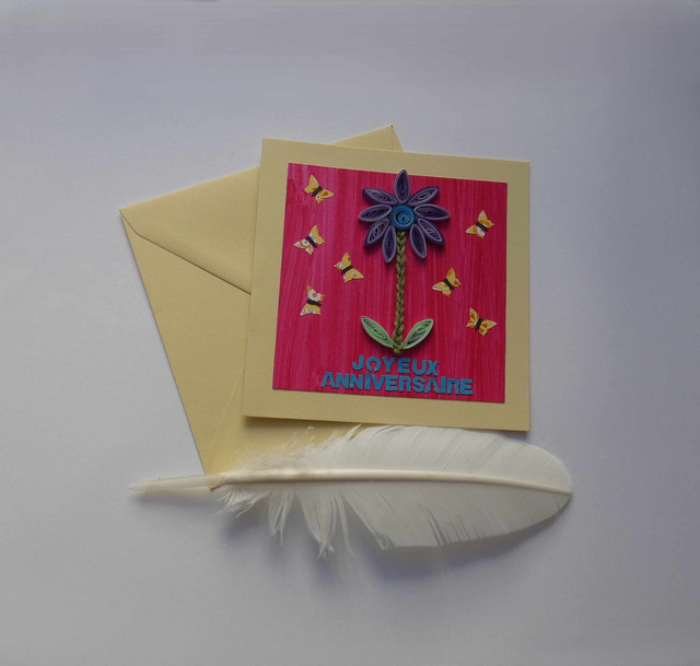 Joyeux anniversaire avec une fleur