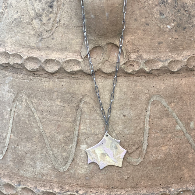 Collier en céramique marbrée rose pâle et jaune fait main– Chaîne en acier inoxydable