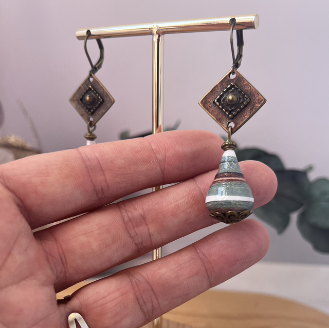 #161 Boucles d’oreilles affiche