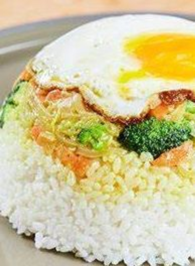 Menu : entrée + plat  + dessert ( végétarien ou viande ) 