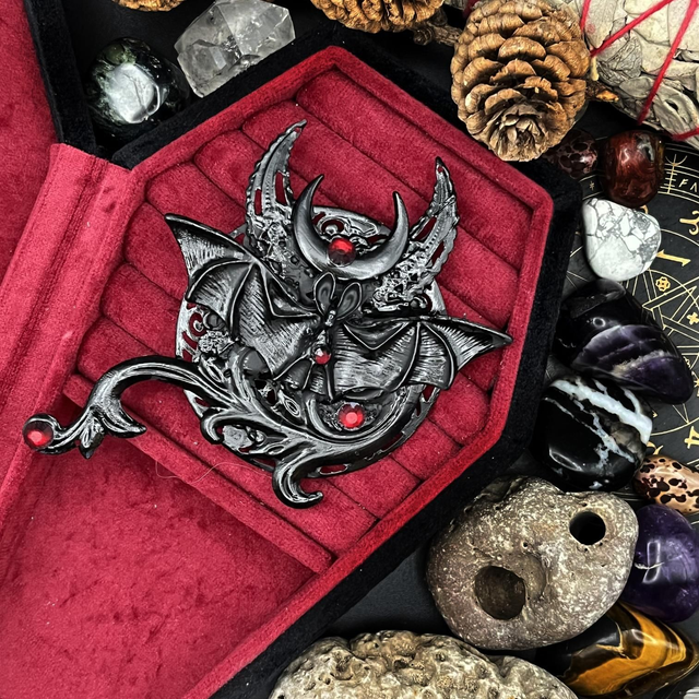 Vampire Brooch/Clip
