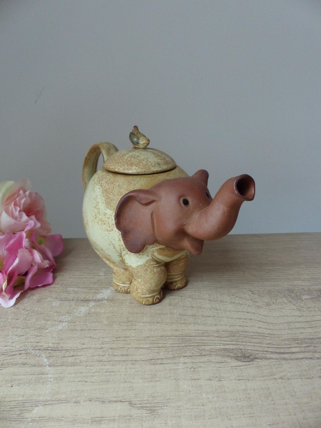 Authentique Théière Eléphant Zoomorphe en Grès Japon, Teapot Elephant Vintage