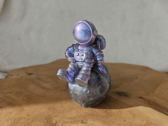 Astronaut (W105)