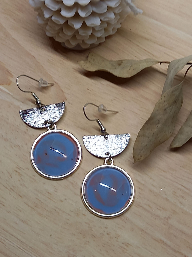 Boucles d&#039;oreilles Composition cabochon bleu-orange - demi cercle argenté