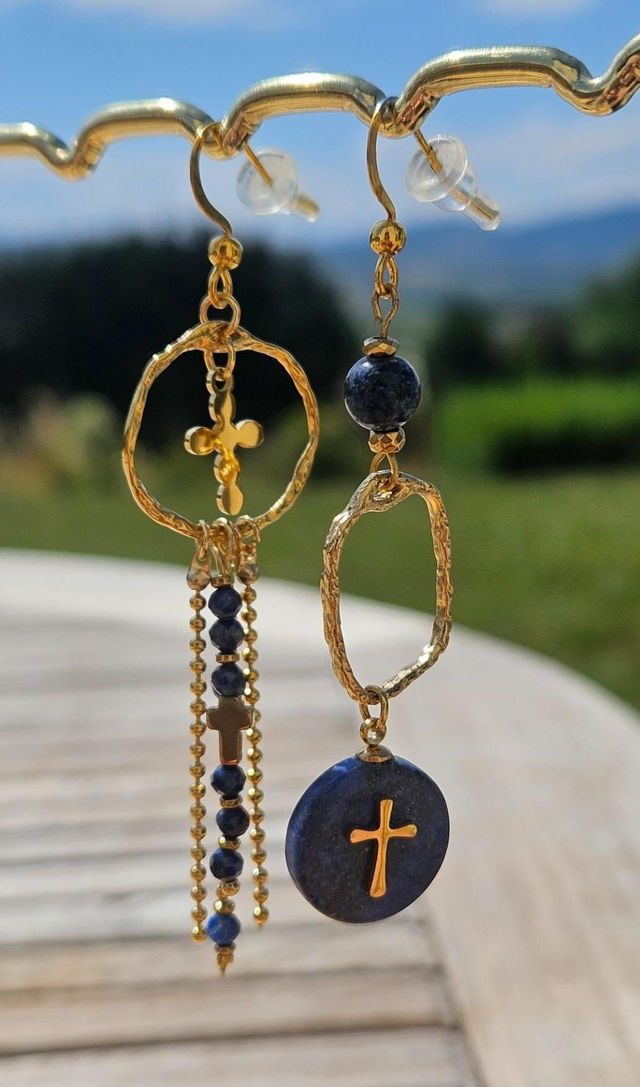 Boucles d'oreilles asymétriques 