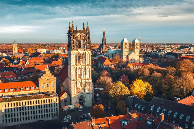 Überwasserkirche im Herbst