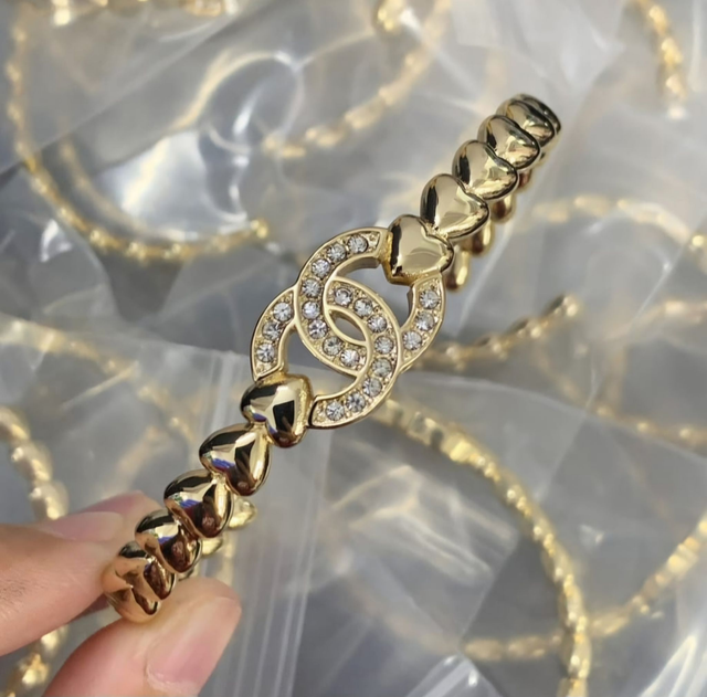 Bracelet CH doré en forme de 🧡 